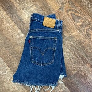 Levi’s Premium Ribcage Boot High Rise Distressed Denim Shorts Size 28